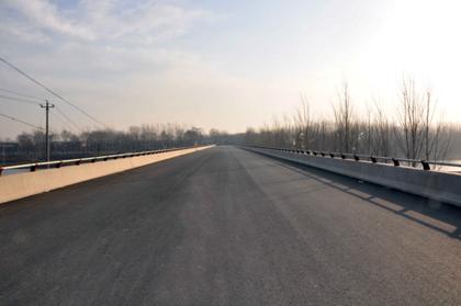 王坤大橋順利建成通車(chē)